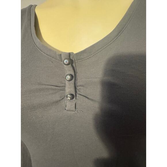Guess size small grey long sleeve shirt v neck 3/4 sleeve 3 diamond rhinestones - Picture 3 of 10
